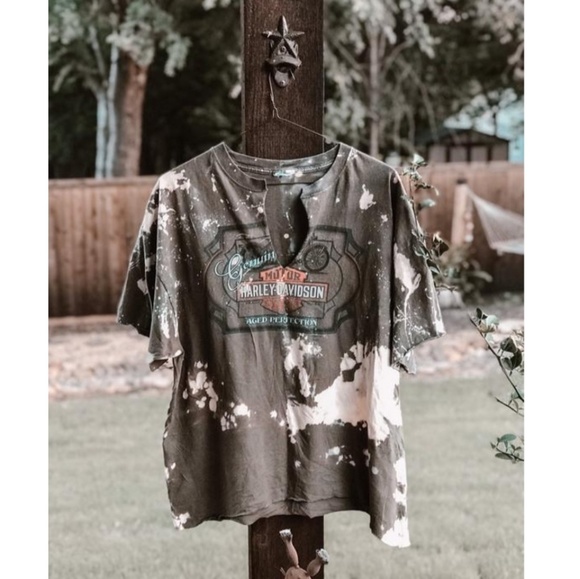 Harley-Davidson Tops - Sale💫Women's distress Harley Davidson Shirt.